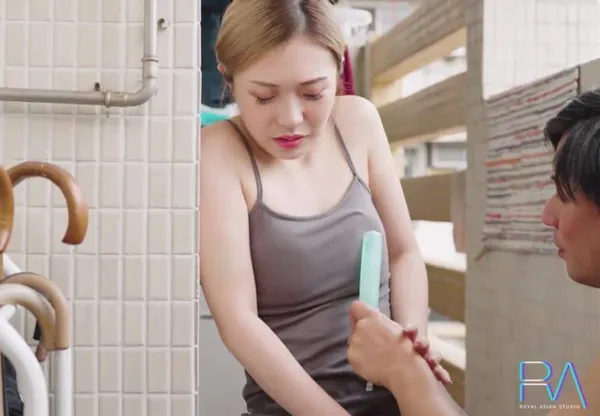 yiaokn sex Cậu con trai vô sinh, bố Gã chồng an ủi rồi giúp vợ của con trai có thai